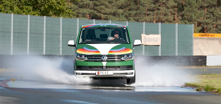 ADAC All season banden test Volkswagen T6: grip en remmen op nat wegdek